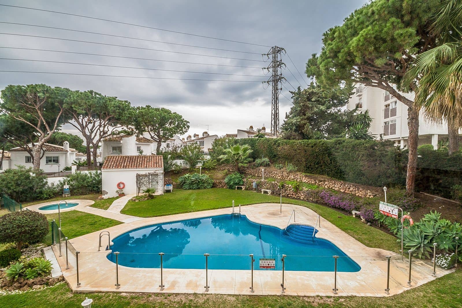 2 slaapkamer Appartement te koop in Calahonda met zwembad - € 314.950 (Ref: 9826830)