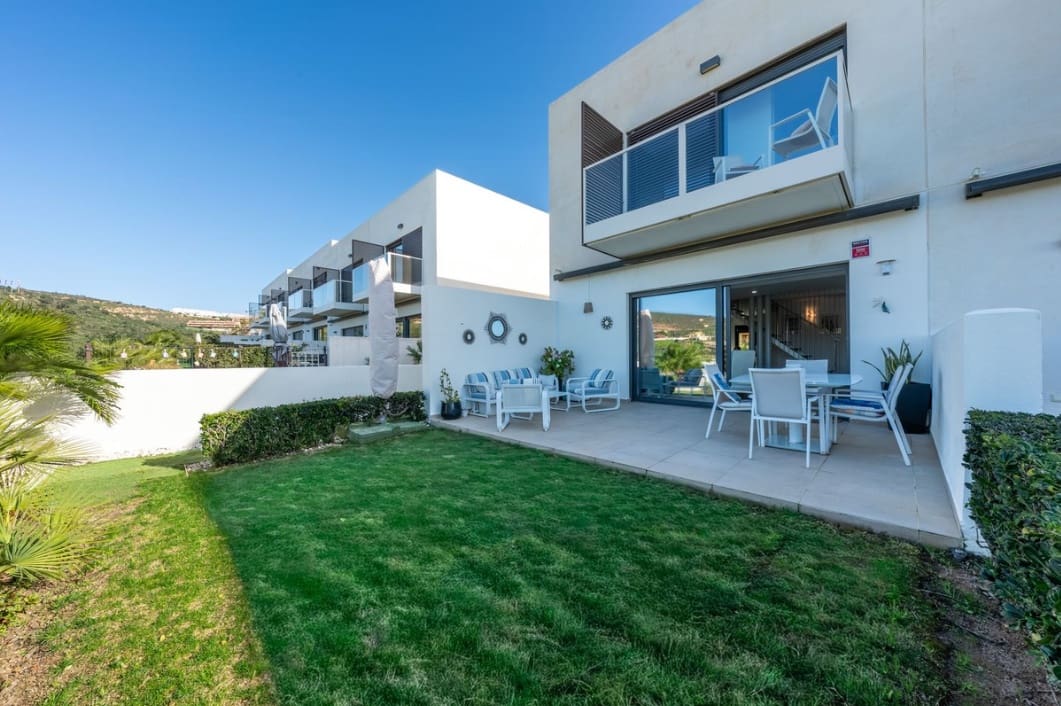 3 soveværelse Byhus til salg i Manilva med swimmingpool - € 465.000 (Ref: 9829452)