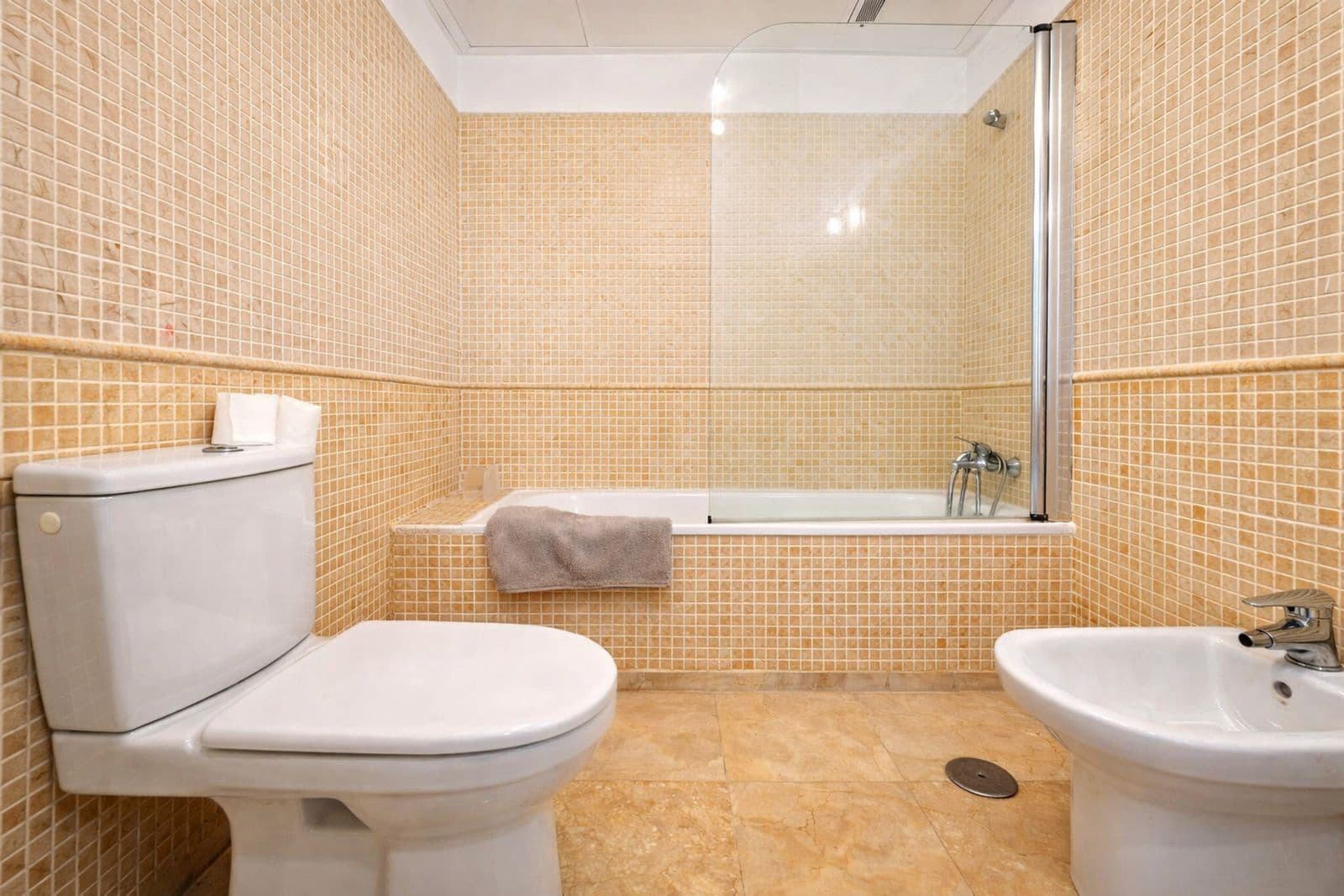 3 soverom Penthouse til salgs i La Duquesa / Puerto de la Duquesa med svømmebasseng - € 325 000 (Ref: 9829616)