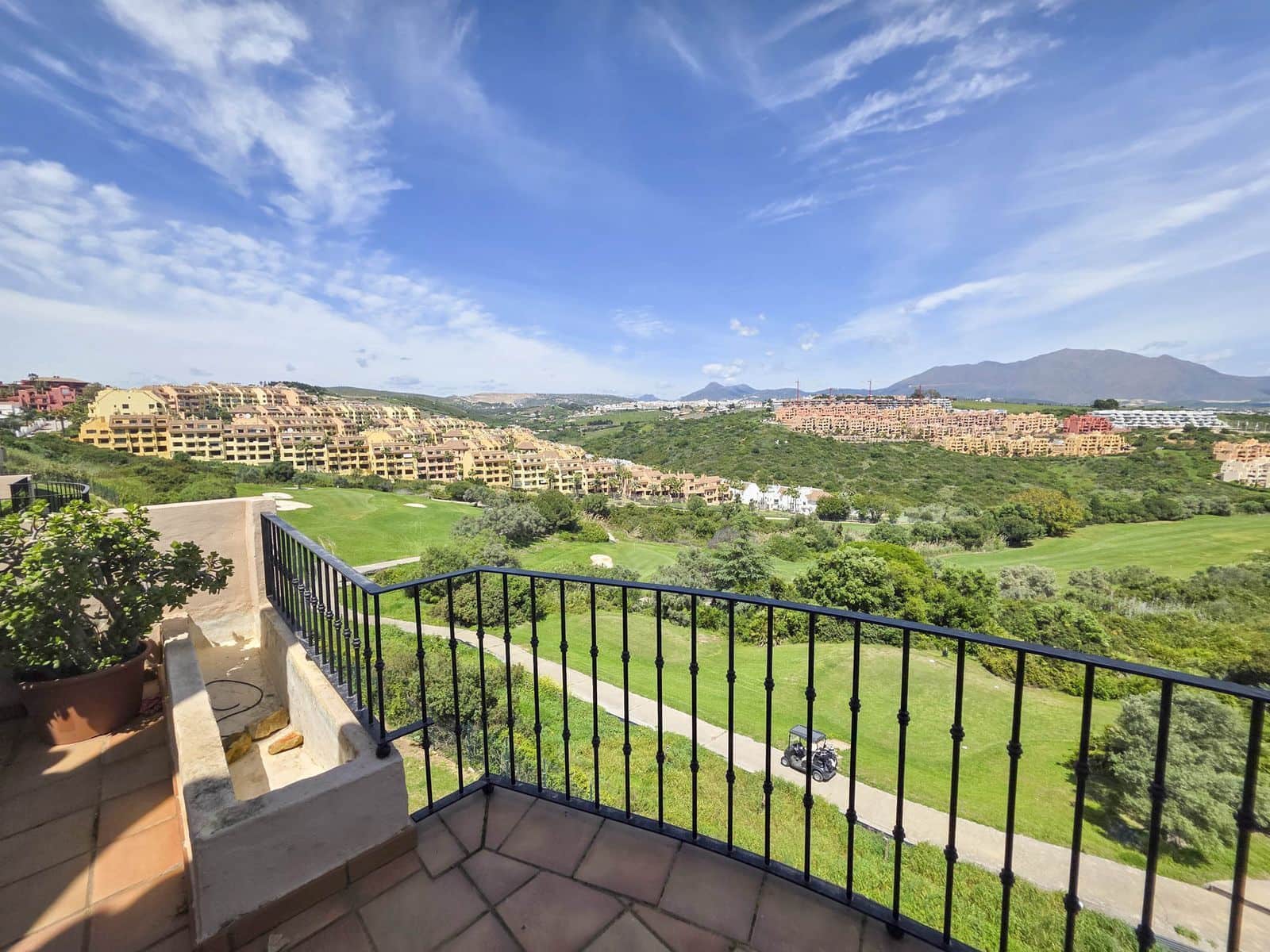 3 soverom Penthouse til salgs i La Duquesa / Puerto de la Duquesa med svømmebasseng - € 325 000 (Ref: 9829616)