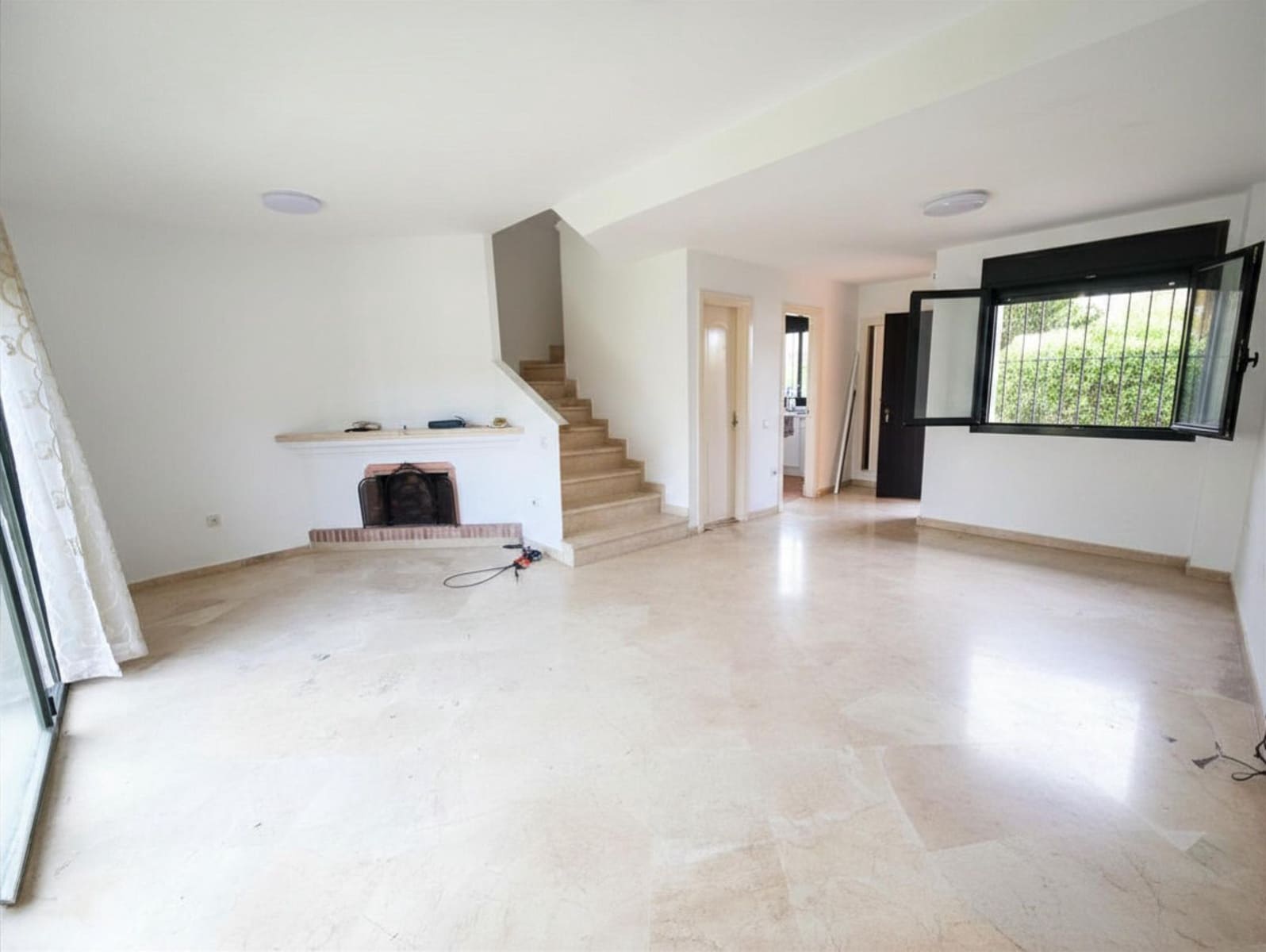 3 soverom Hus til salgs i La Duquesa / Puerto de la Duquesa med svømmebasseng - € 299 000 (Ref: 9829646)