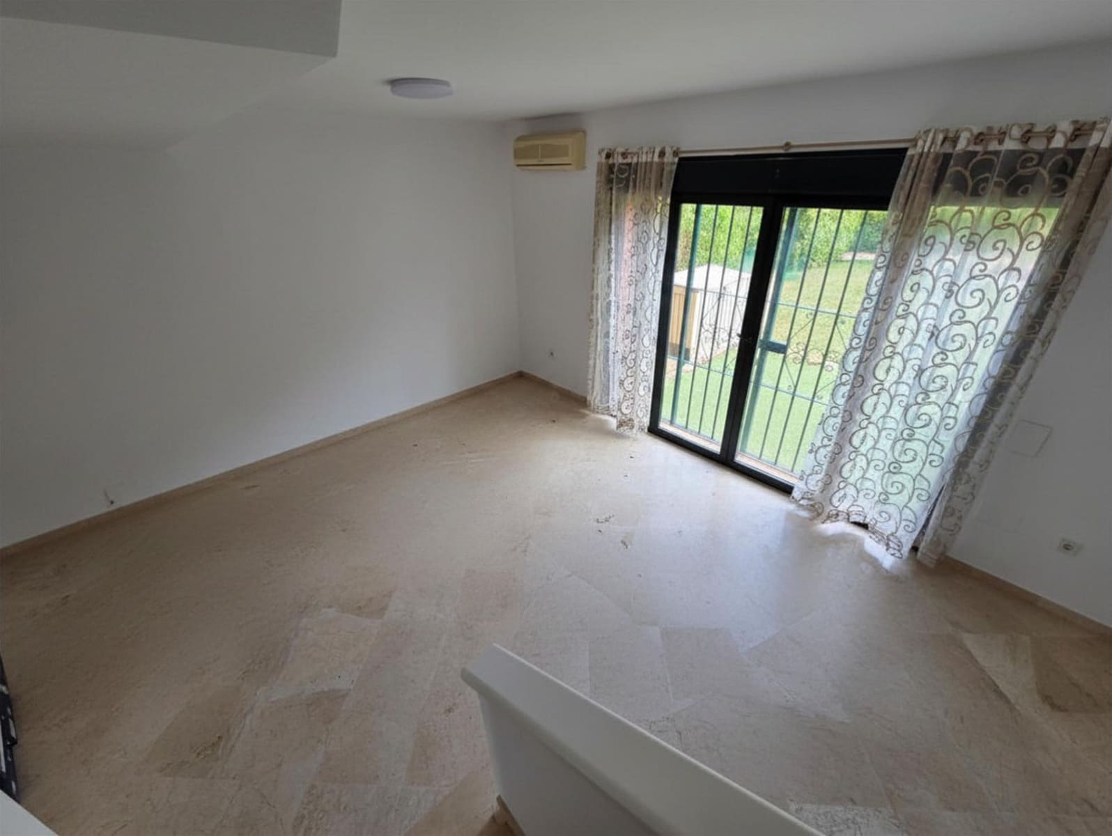 3 soverom Hus til salgs i La Duquesa / Puerto de la Duquesa med svømmebasseng - € 299 000 (Ref: 9829646)