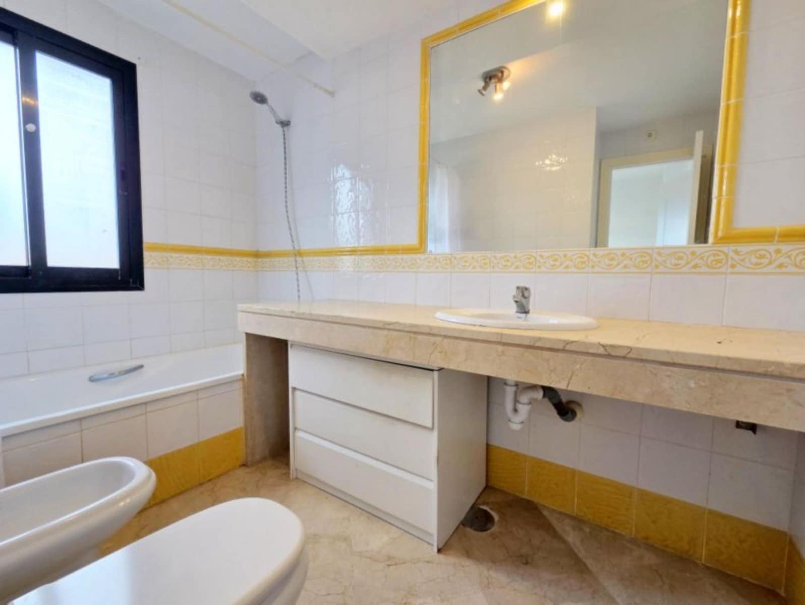 3 soverom Hus til salgs i La Duquesa / Puerto de la Duquesa med svømmebasseng - € 299 000 (Ref: 9829646)