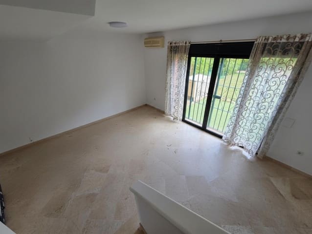 3 soveværelse Byhus til salg i La Duquesa / Puerto de la Duquesa, Manilva med swimmingpool - € 299.000 (Ref: 9829646)