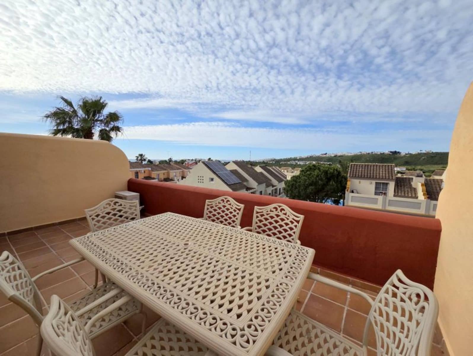 3 soverom Hus til salgs i La Duquesa / Puerto de la Duquesa med svømmebasseng - € 299 000 (Ref: 9829646)