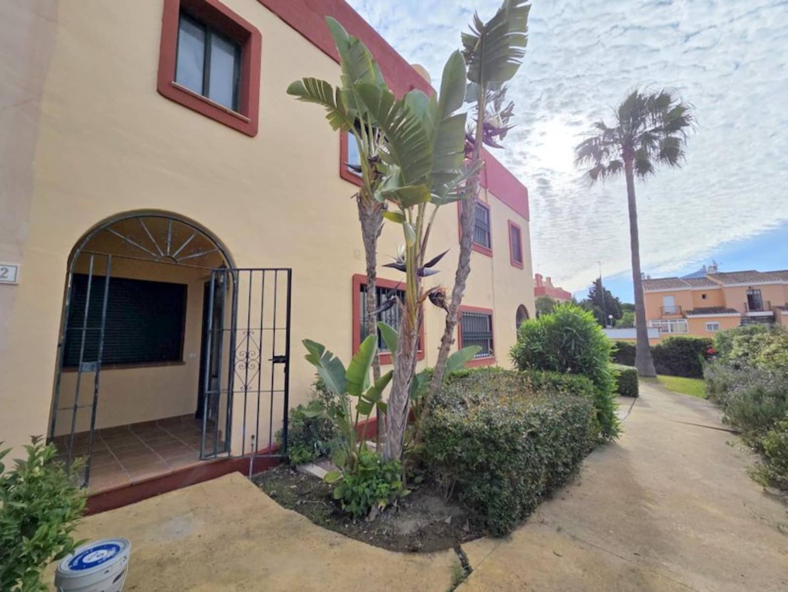 3 soverom Hus til salgs i La Duquesa / Puerto de la Duquesa med svømmebasseng - € 299 000 (Ref: 9829646)