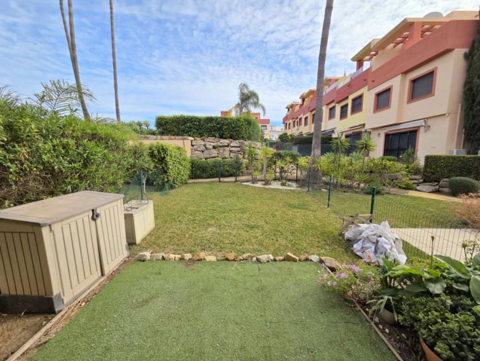 3 soverom Hus til salgs i La Duquesa / Puerto de la Duquesa med svømmebasseng - € 299 000 (Ref: 9829646)