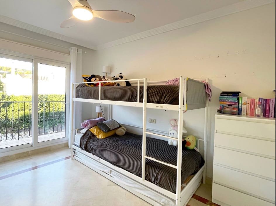 3 soveværelse Semi-Rækkehus til salg i Riviera del Sol med swimmingpool garage - € 507.000 (Ref: 9831927)