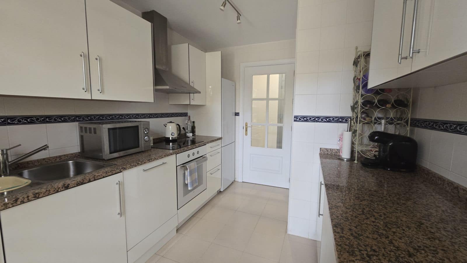3 soveværelse Lejlighed til salg i La Cala Hills med swimmingpool - € 420.000 (Ref: 9832087)