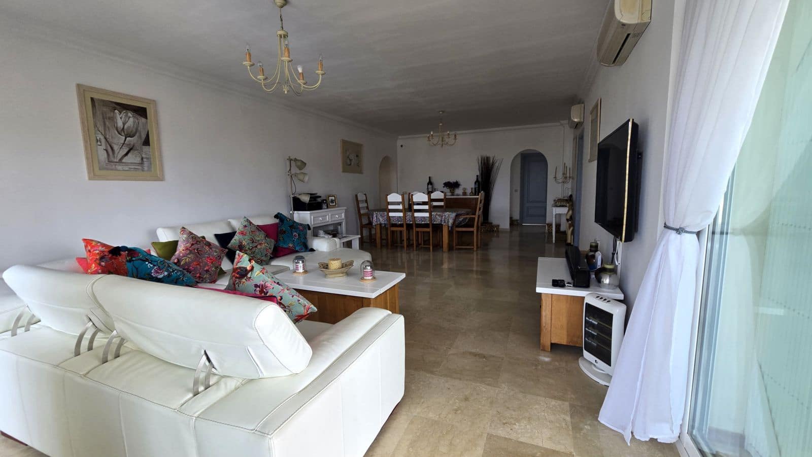 3 soveværelse Lejlighed til salg i La Cala Hills med swimmingpool - € 420.000 (Ref: 9832087)