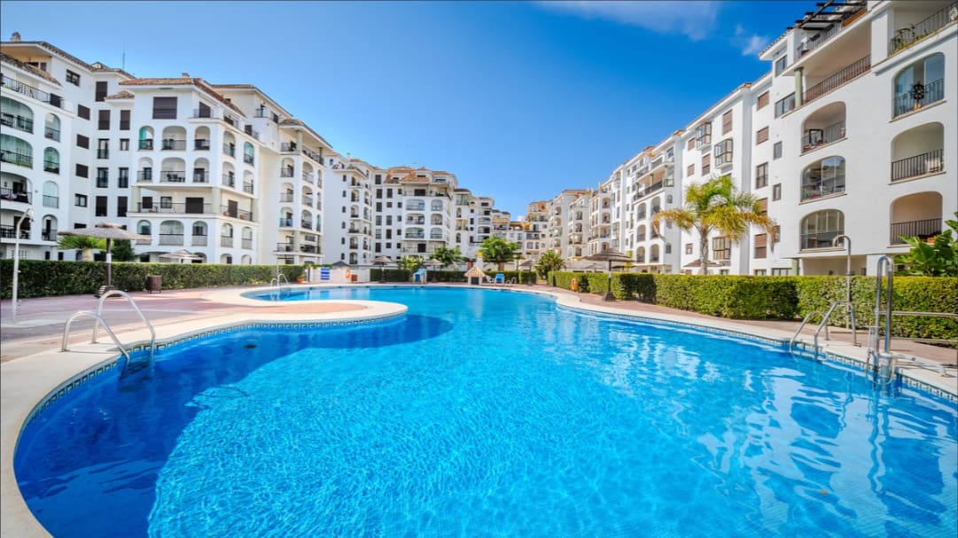 2 sovrum Takvåning till salu i La Duquesa / Puerto de la Duquesa med pool - 349 000 € (Ref: 9832321)