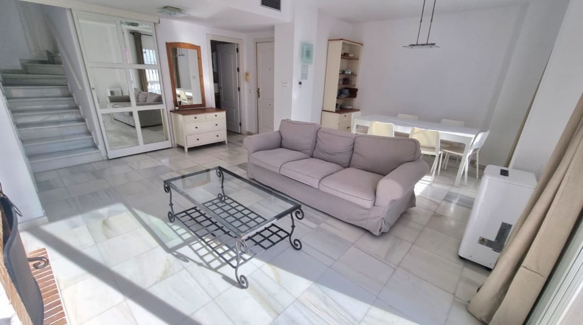 3 Zimmer Penthouse zu verkaufen in Nueva Andalucia mit Pool - 465.000 € (Ref: 9838357)
