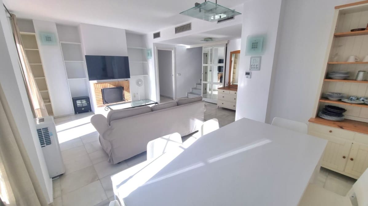 3 Zimmer Penthouse zu verkaufen in Nueva Andalucia mit Pool - 465.000 € (Ref: 9838357)
