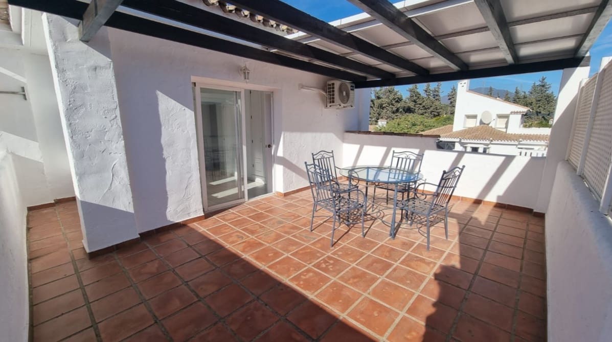 3 Zimmer Penthouse zu verkaufen in Nueva Andalucia mit Pool - 465.000 € (Ref: 9838357)