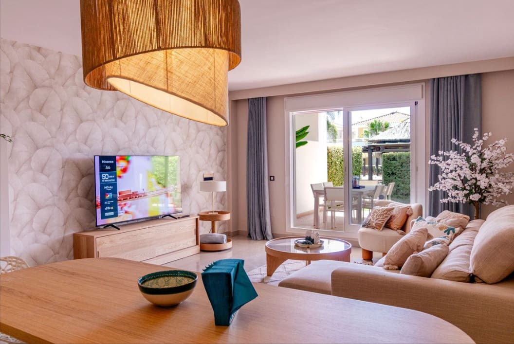 2 bedroom Apartment for sale in El Paraiso with pool garage - € 449,000 (Ref: 9838361)