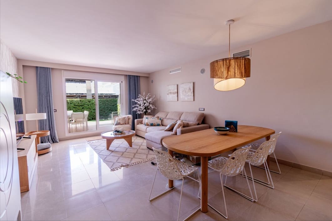 2 bedroom Apartment for sale in El Paraiso with pool garage - € 449,000 (Ref: 9838361)