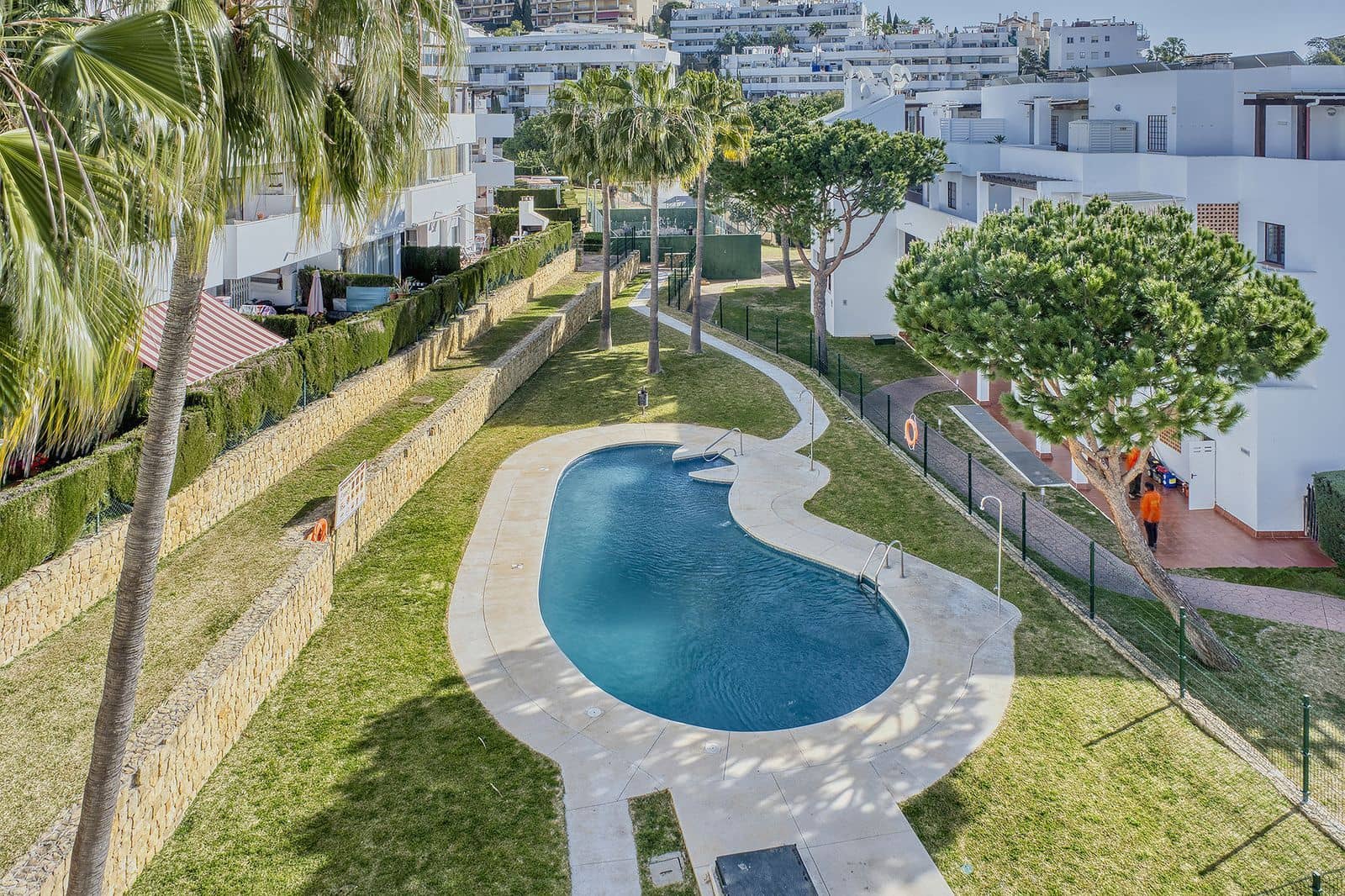 2 bedroom Apartment for sale in Riviera del Sol with pool - € 295,000 (Ref: 9839798)
