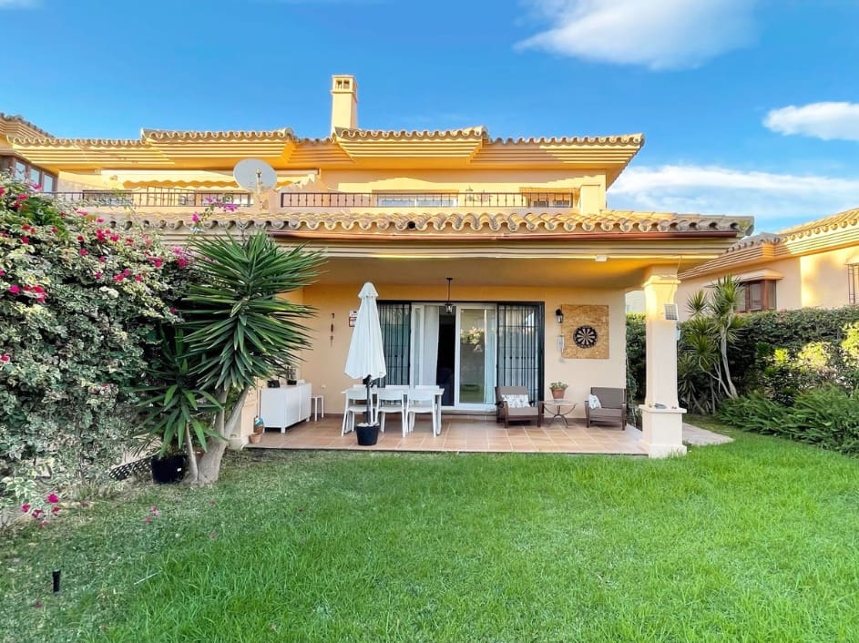 3 bedroom Semi-detached Villa for sale in Riviera del Sol with pool garage - € 525,000 (Ref: 9839938)
