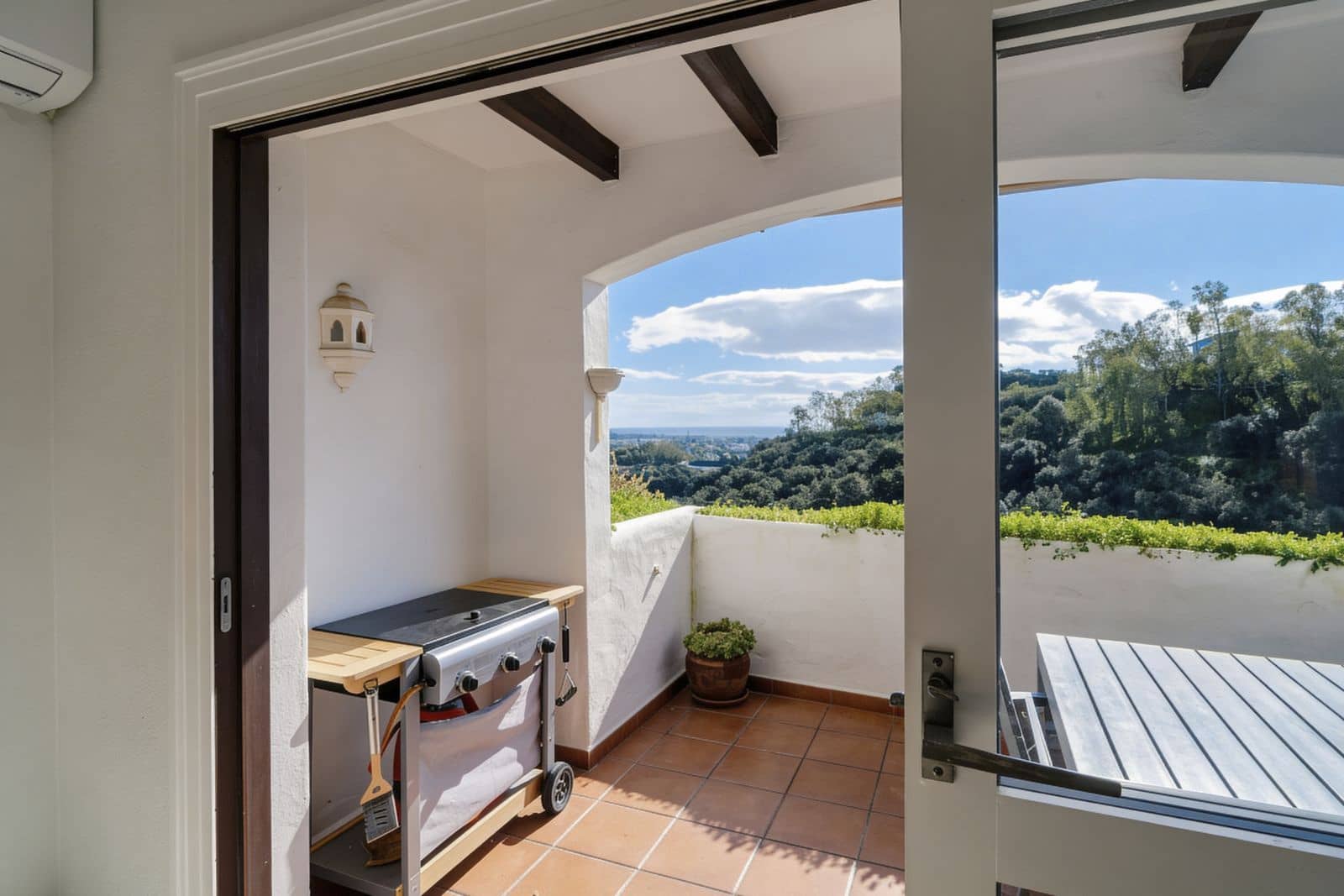 2 bedroom Apartment for sale in Los Arqueros with pool - € 410,000 (Ref: 9840566)