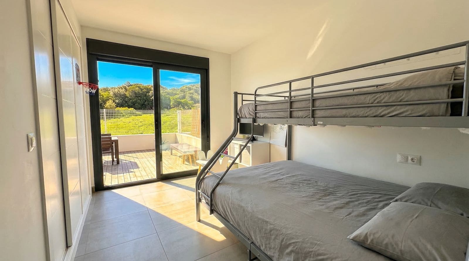 2 camera da letto Appartamento in vendita in La Duquesa / Puerto de la Duquesa con piscina garage - 375.000 € (Rif: 9840648)