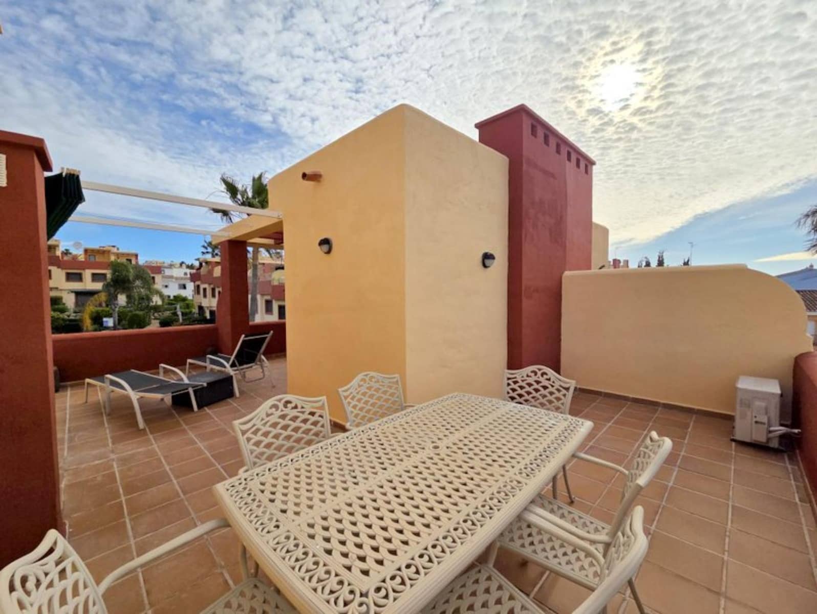 3 makuuhuone Omakotitalo myytävänä paikassa La Duquesa / Puerto de la Duquesa mukana uima-altaan - 299 000 € (Ref: 9844072)