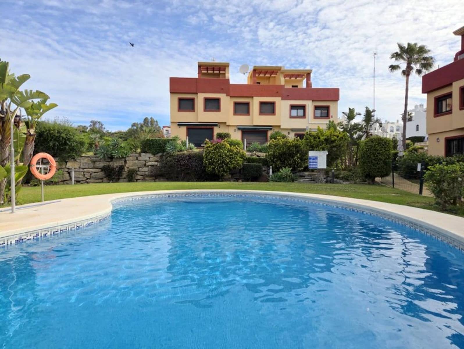 3 makuuhuone Omakotitalo myytävänä paikassa La Duquesa / Puerto de la Duquesa mukana uima-altaan - 299 000 € (Ref: 9844072)