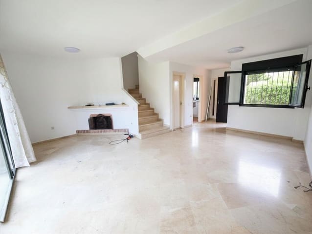 3 makuuhuone Omakotitalo myytävänä paikassa La Duquesa / Puerto de la Duquesa, Manilva mukana uima-altaan - 299 000 € (Ref: 9844072)
