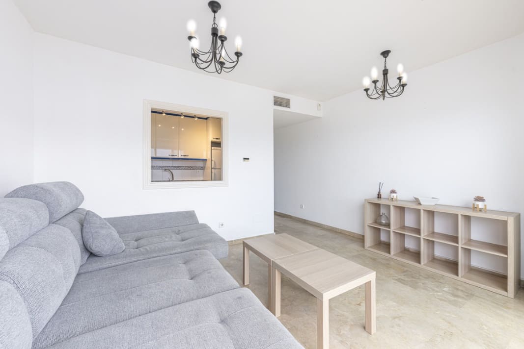 2 bedroom Penthouse for sale in La Duquesa / Puerto de la Duquesa with pool - € 260,000 (Ref: 9844135)