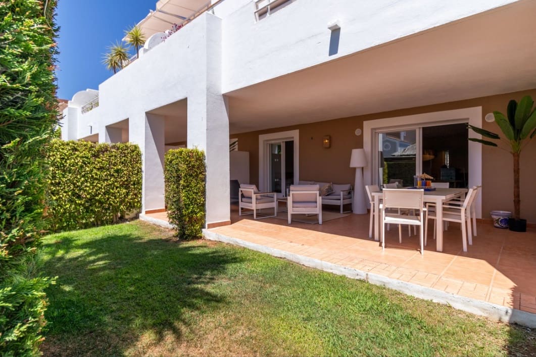2 bedroom Apartment for sale in El Paraiso with pool garage - € 449,000 (Ref: 9844147)
