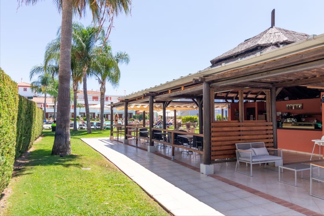 2 bedroom Apartment for sale in El Paraiso with pool garage - € 449,000 (Ref: 9844147)