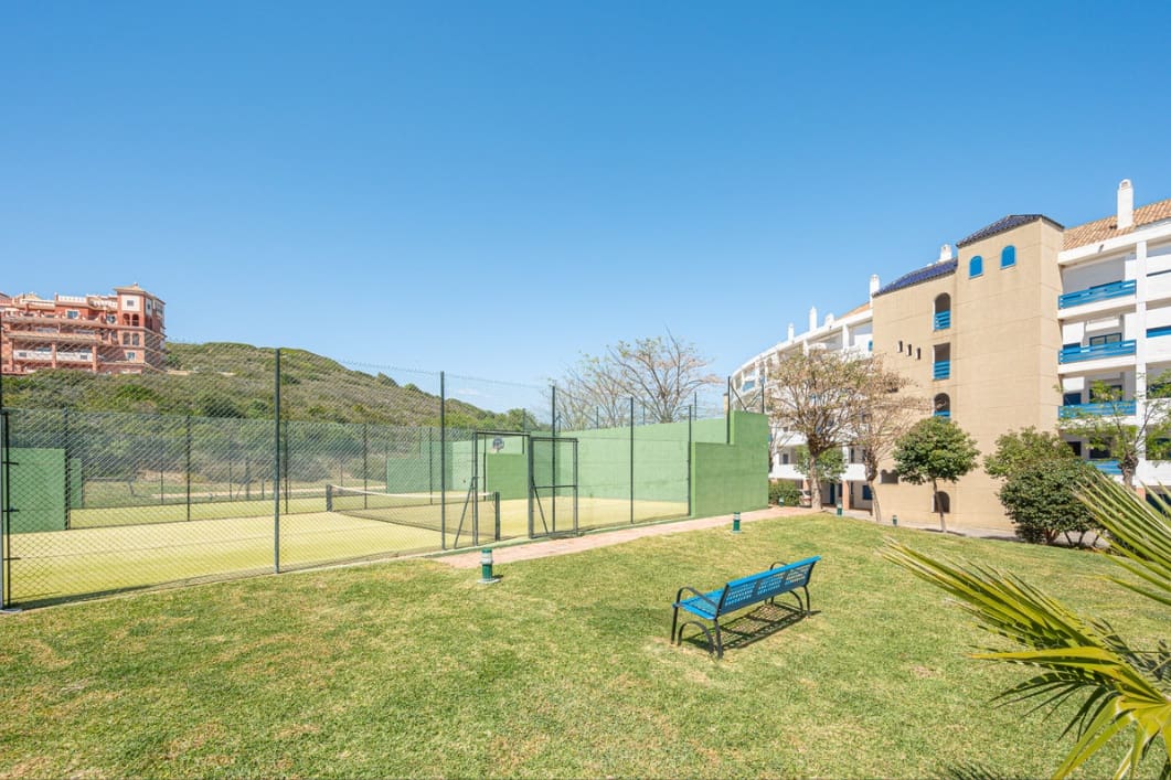 2 bedroom Penthouse for sale in La Duquesa / Puerto de la Duquesa with pool - € 260,000 (Ref: 9844321)