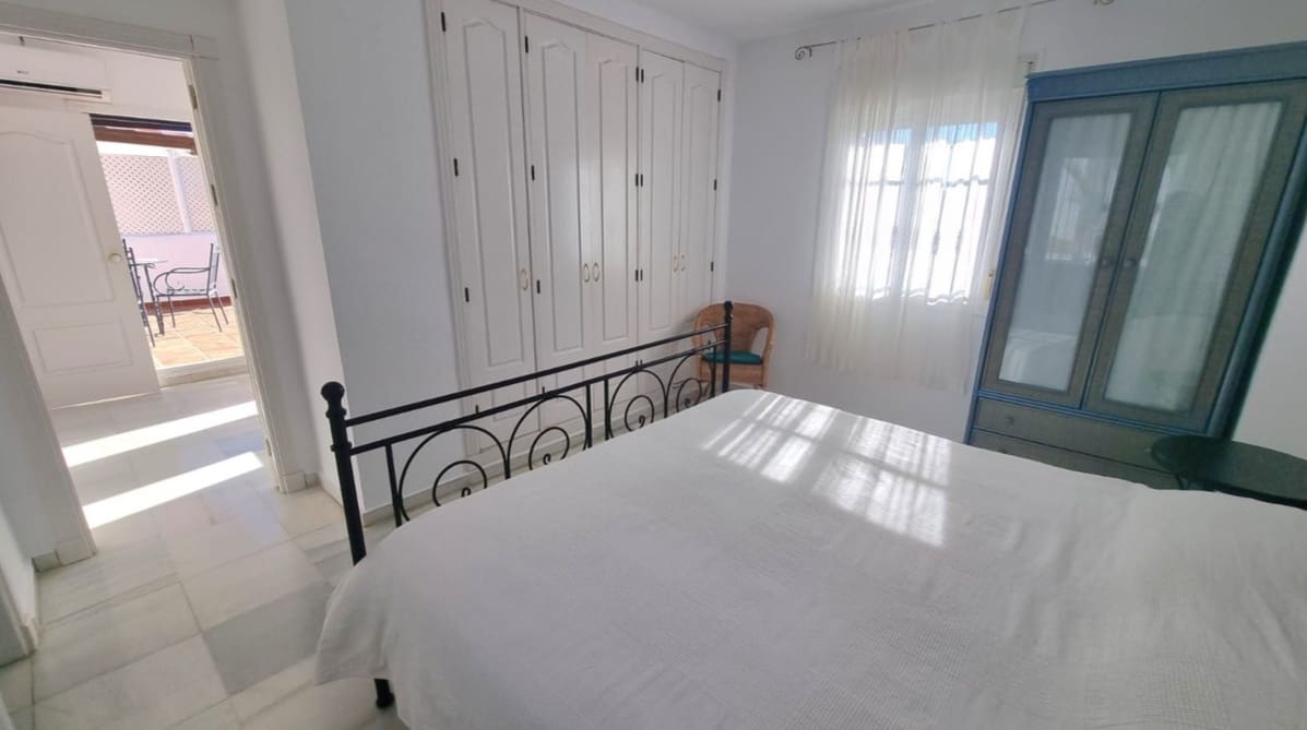 3 sypialnia Penthouse na sprzedaż w Nueva Andalucia z basenem - 465 000 € (Ref: 9847440)
