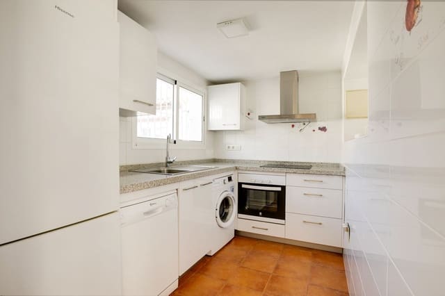 3 sovrum Semi-fristående Villa till salu i Estepona med pool garage - 499 000 € (Ref: 9849821)