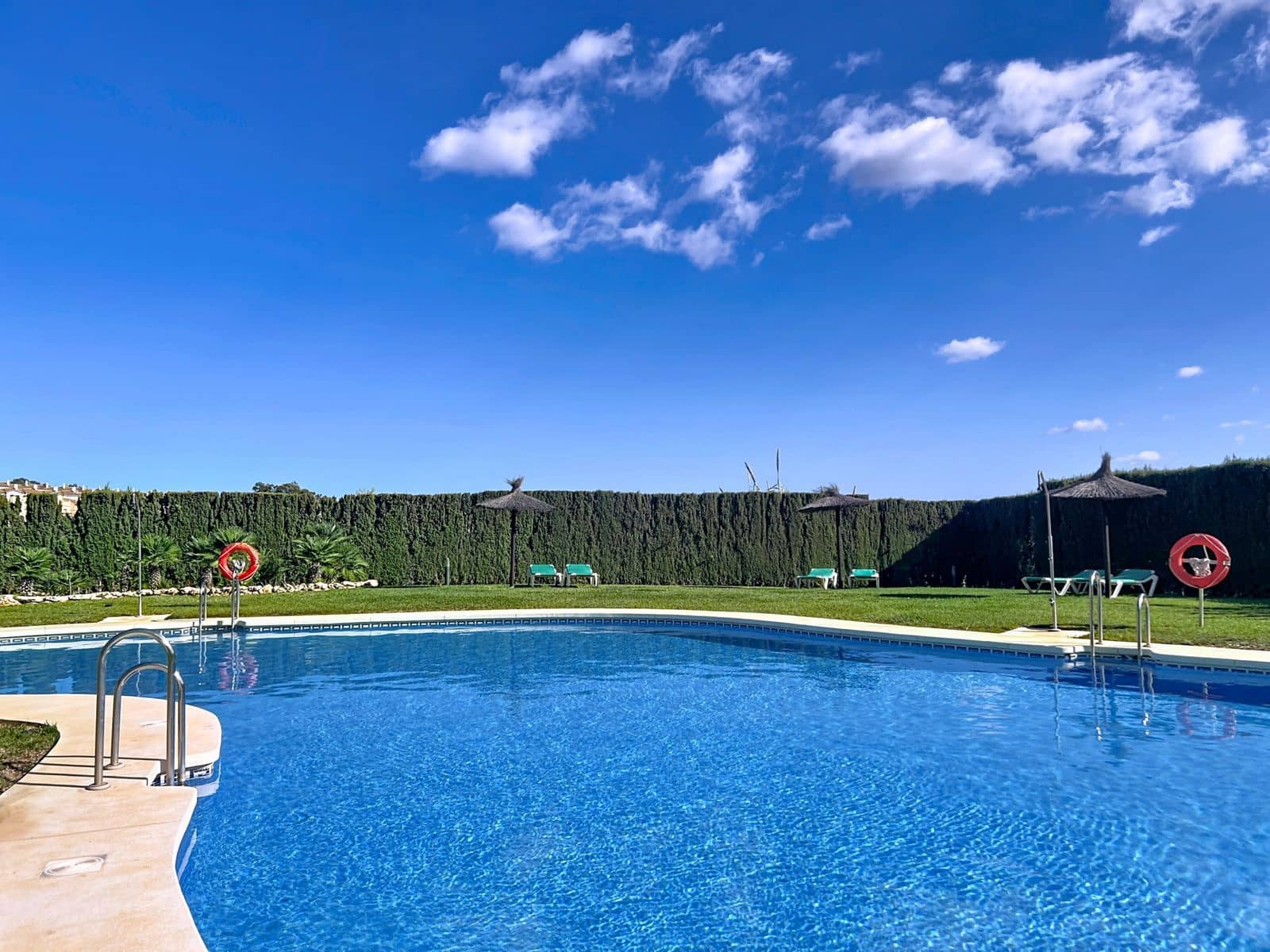 Apartamento de 2 habitaciones en Manilva en venta con piscina garaje - 439.000 € (Ref: 9849957)