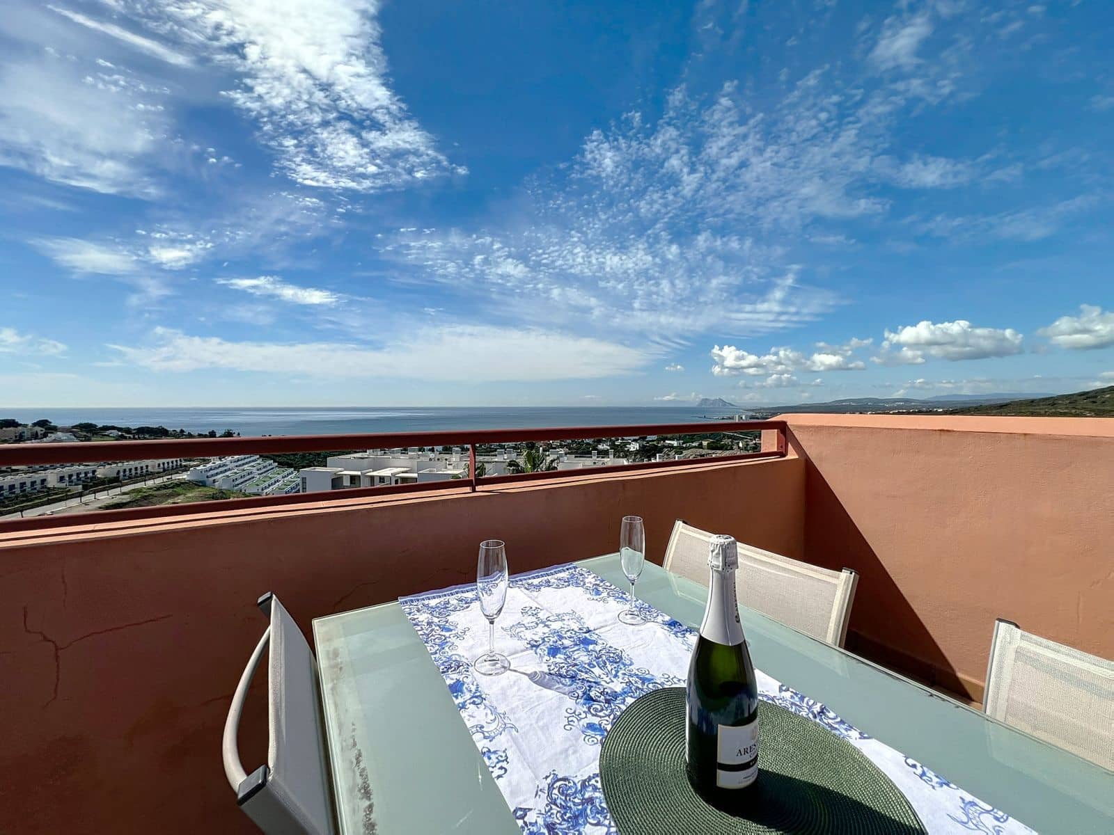 2 Zimmer Penthouse zu verkaufen in Manilva mit Pool Garage - 415.000 € (Ref: 9849967)