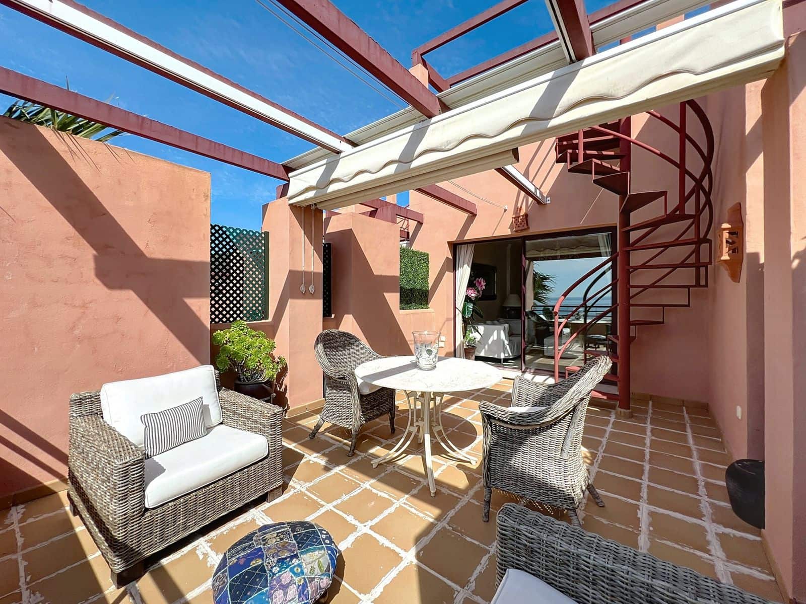 2 Zimmer Penthouse zu verkaufen in Manilva mit Pool Garage - 415.000 € (Ref: 9849967)