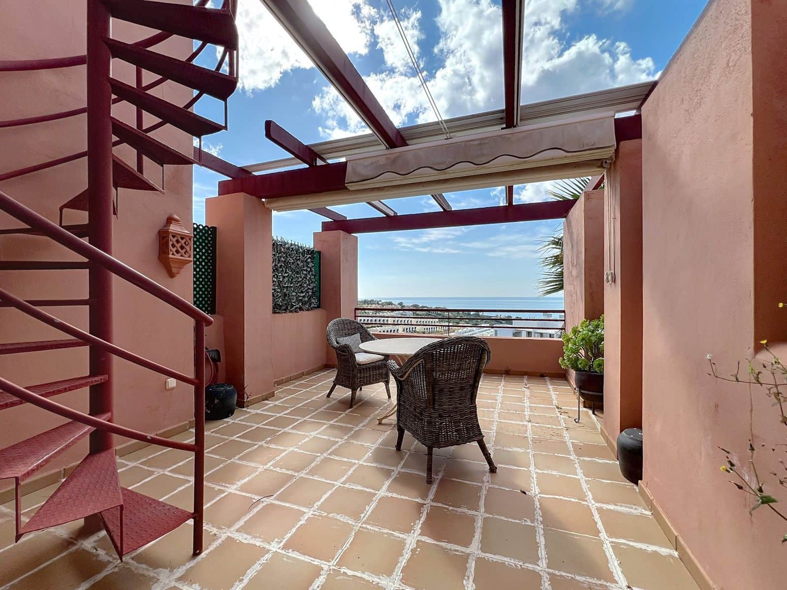 2 Zimmer Penthouse zu verkaufen in Manilva mit Pool Garage - 415.000 € (Ref: 9849967)
