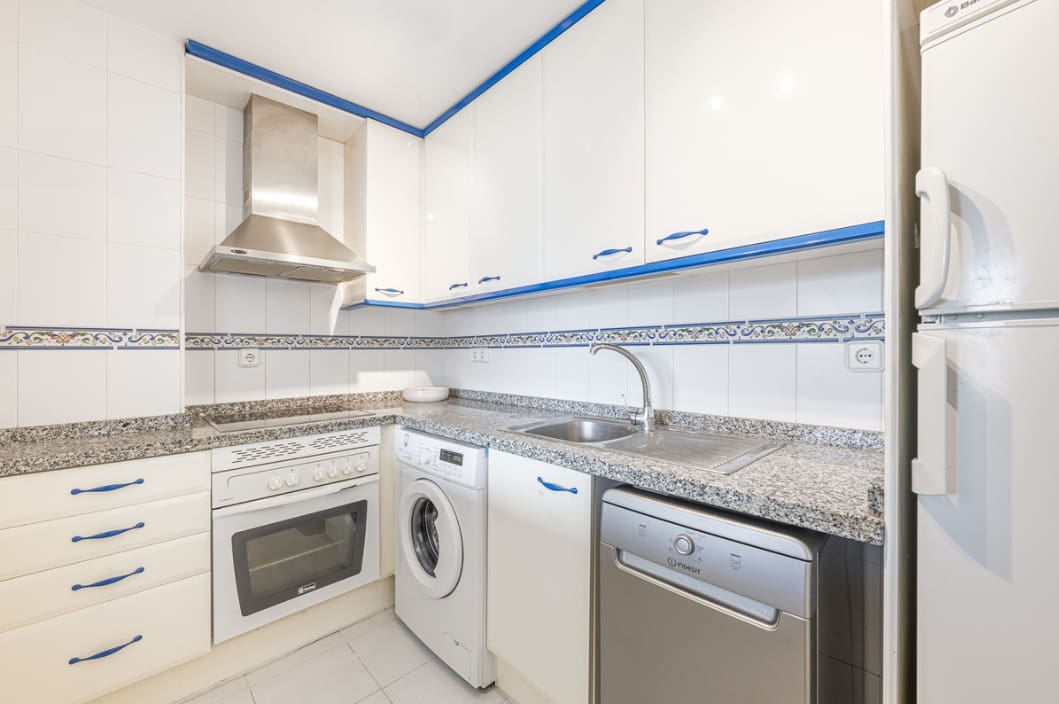 2 soverom Penthouse til salgs i La Duquesa / Puerto de la Duquesa med svømmebasseng - € 260 000 (Ref: 9849981)