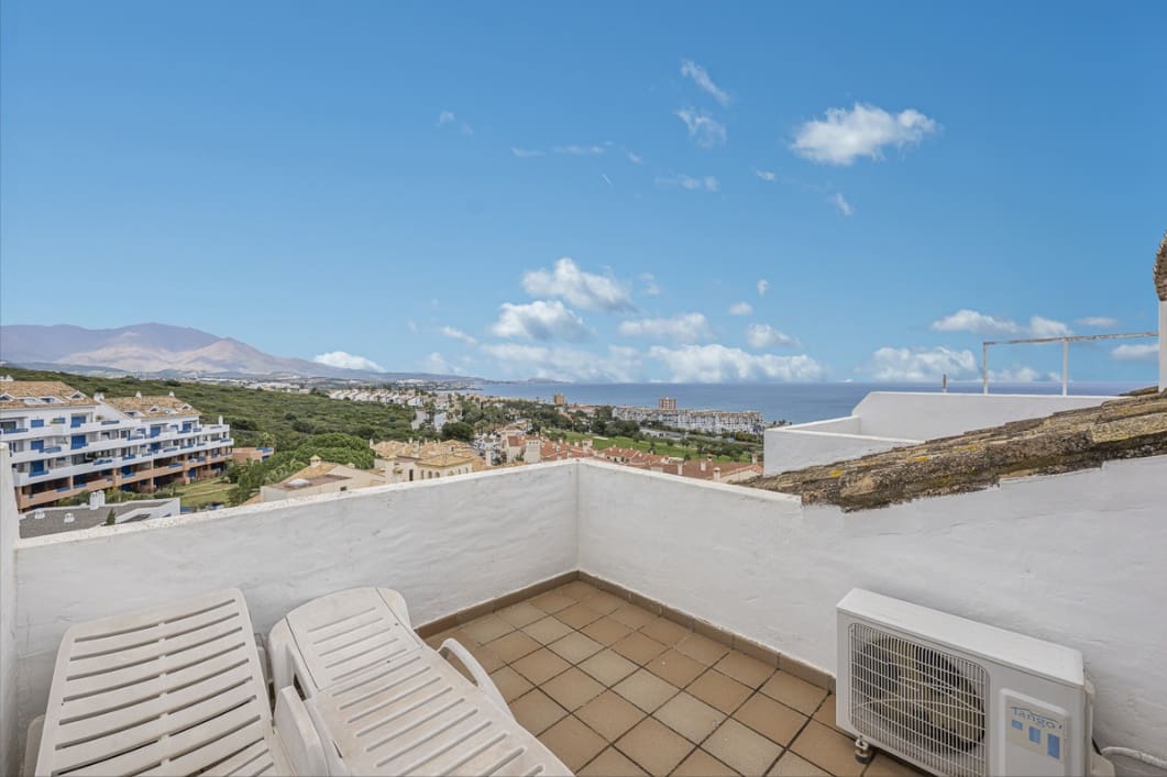 2 soverom Penthouse til salgs i La Duquesa / Puerto de la Duquesa med svømmebasseng - € 260 000 (Ref: 9849981)