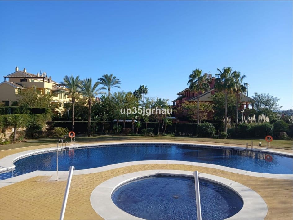 2 quarto Apartamento para venda em Estepona com piscina garagem - 389 900 € (Ref: 9849987)