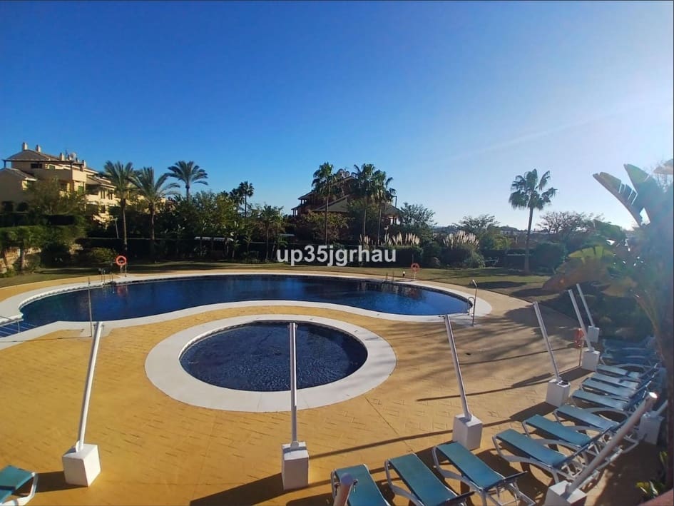 2 quarto Apartamento para venda em Estepona com piscina garagem - 389 900 € (Ref: 9849987)