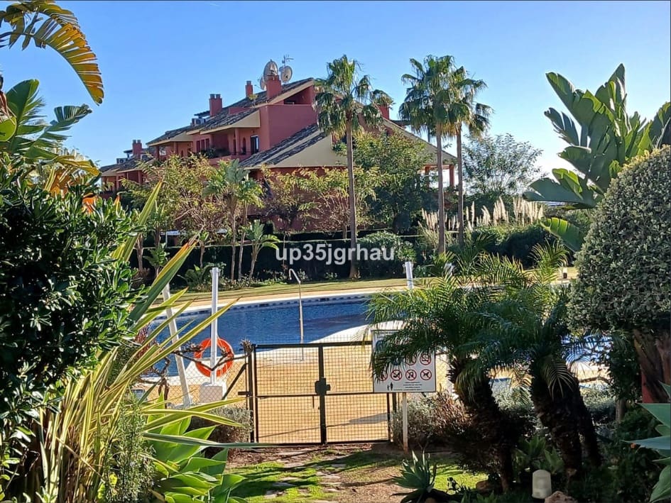 2 quarto Apartamento para venda em Estepona com piscina garagem - 389 900 € (Ref: 9849987)