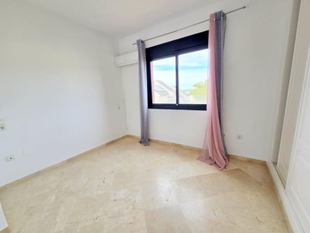 3 quarto Casa em Banda para venda em La Duquesa / Puerto de la Duquesa, Manilva com piscina - 299 000 € (Ref: 9852300)