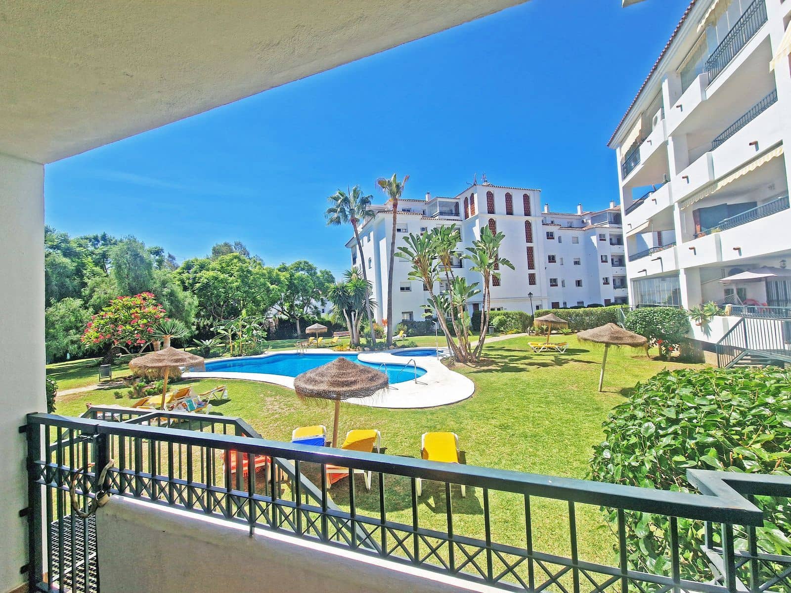 2 quarto Apartamento para venda em Calahonda com piscina garagem - 330 000 € (Ref: 9852955)