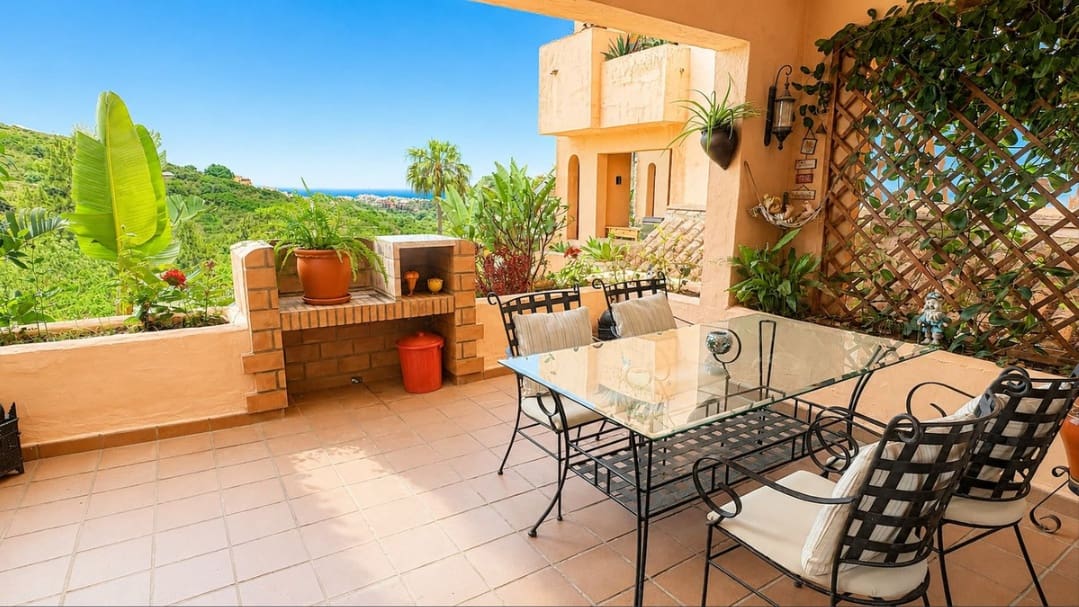 2 soveværelse Lejlighed til salg i La Duquesa / Puerto de la Duquesa med swimmingpool - € 265.000 (Ref: 9852968)