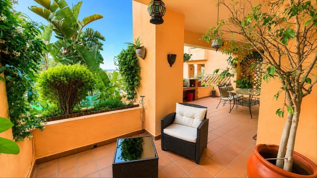 2 soveværelse Lejlighed til salg i La Duquesa / Puerto de la Duquesa med swimmingpool - € 265.000 (Ref: 9852968)
