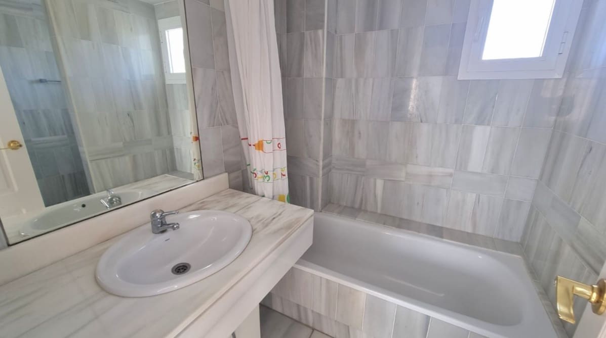 3 camera da letto Attico in vendita in Nueva Andalucia con piscina garage - 465.000 € (Rif: 9852996)