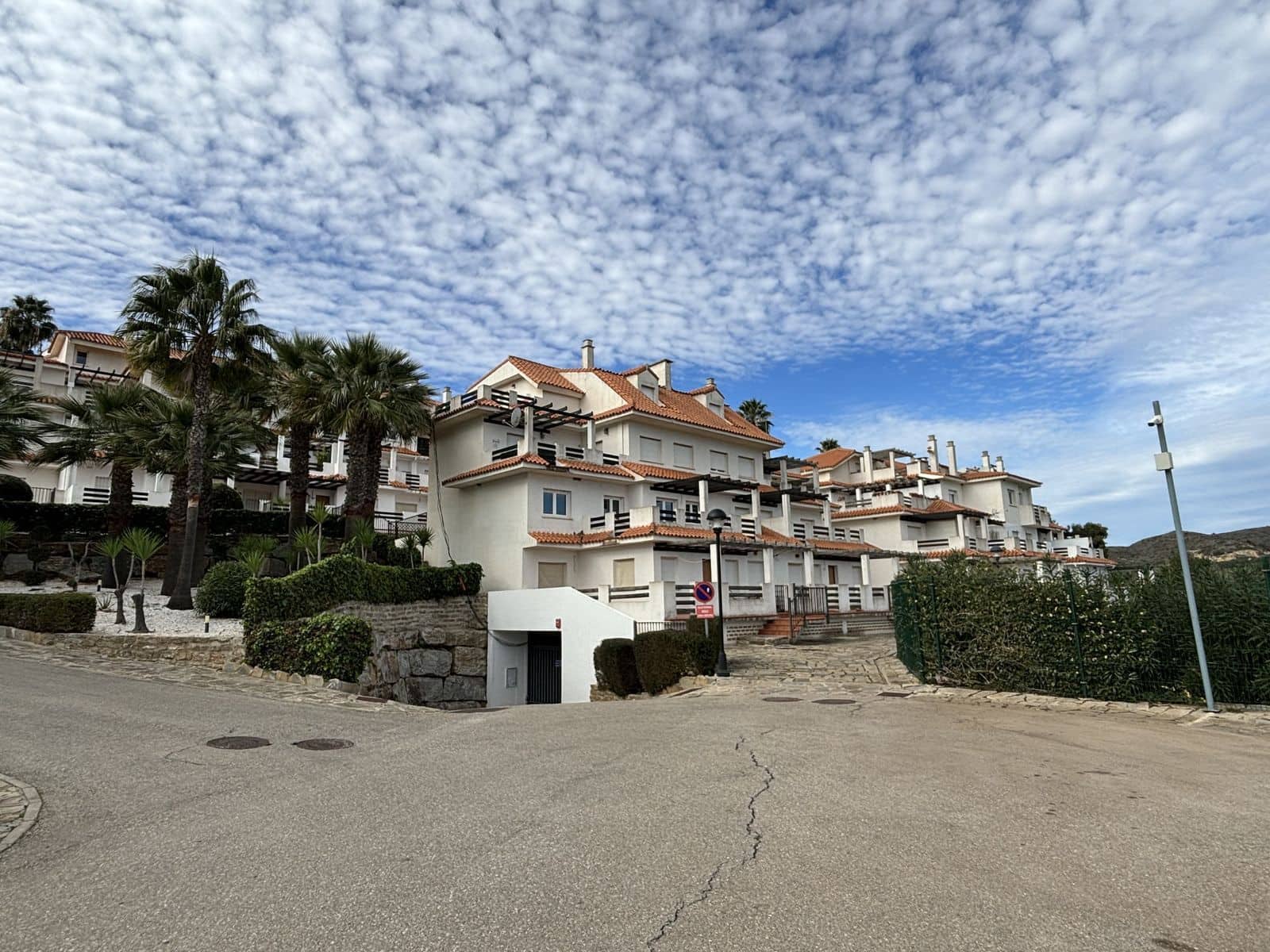 3 soveværelse Lejlighed til salg i La Duquesa / Puerto de la Duquesa med swimmingpool - € 273.000 (Ref: 9853002)