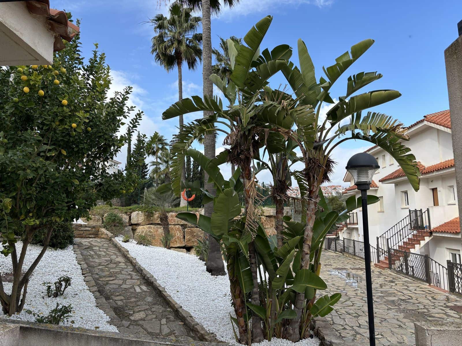 3 soveværelse Lejlighed til salg i La Duquesa / Puerto de la Duquesa med swimmingpool - € 273.000 (Ref: 9853002)
