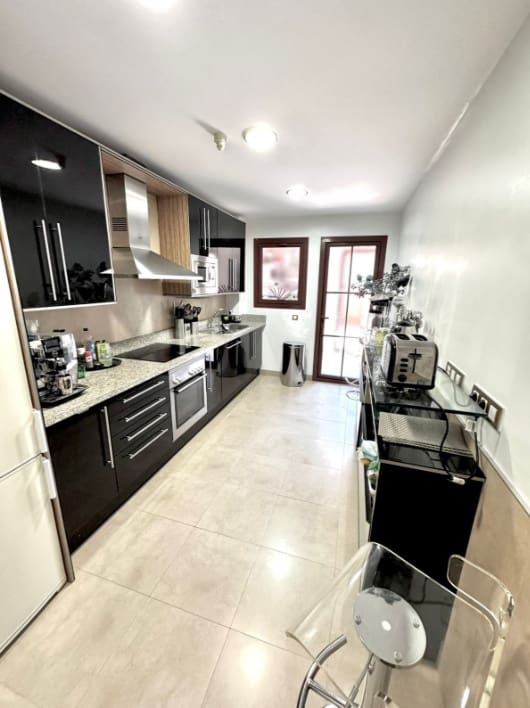 2 bedroom Apartment for rent in Benahavis with pool - € 3,000 (Ref: 9854491)